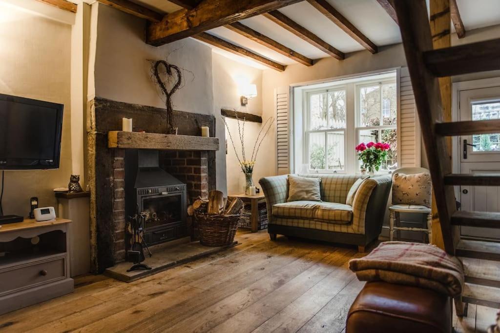 1800 Period Grade 2 Listed Cottage Addingham Exterior foto