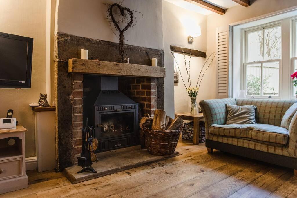 1800 Period Grade 2 Listed Cottage Addingham Exterior foto